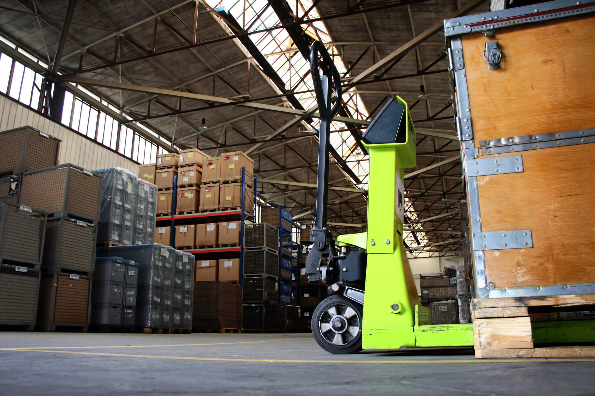 Portable moving containers inside warehouse